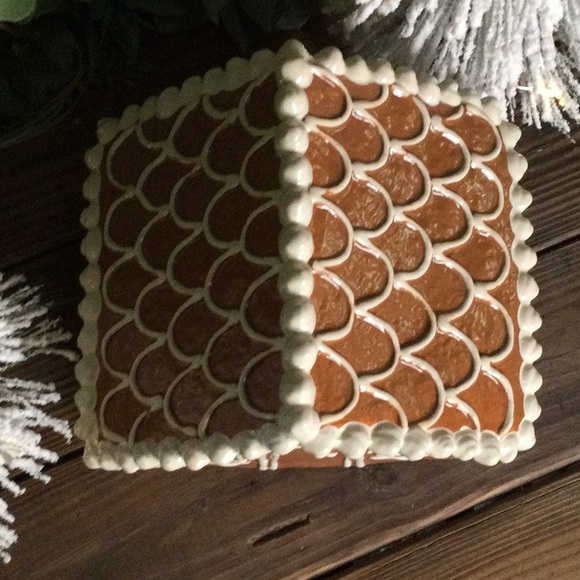 Pottery Barn Whimsical Lidded Holiday Gingerbread House Stoneware Cookie Jar BN - Picture 11 of 16